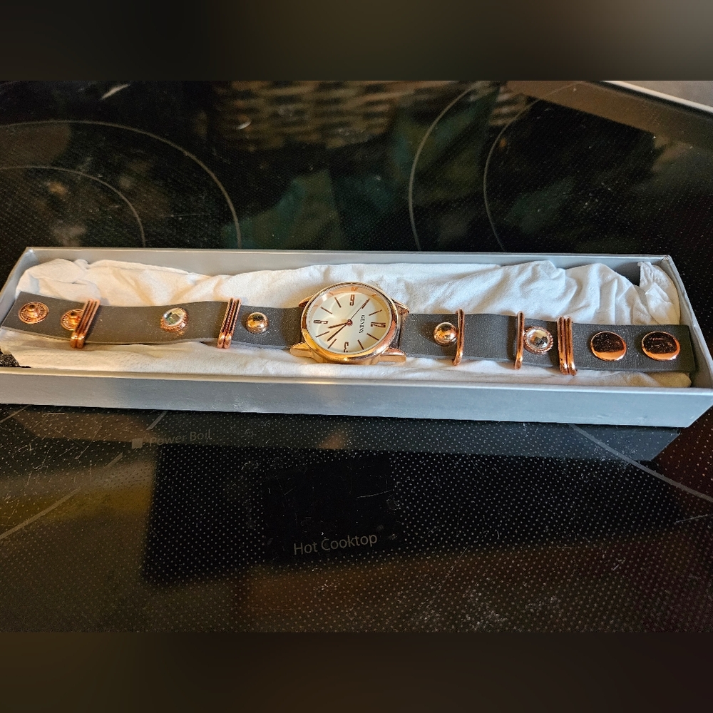 GENEVA watch gray band New in Box